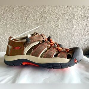 NWOT KEEN Newport H2 Youth Brown Sandals Shoes Waterproof Hiking Size 4